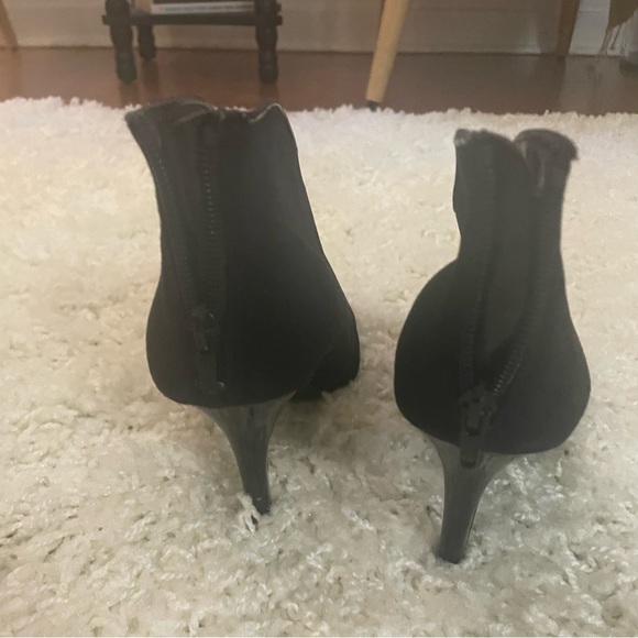 Black suede booties by Carlos Santana - Picture 7 of 8